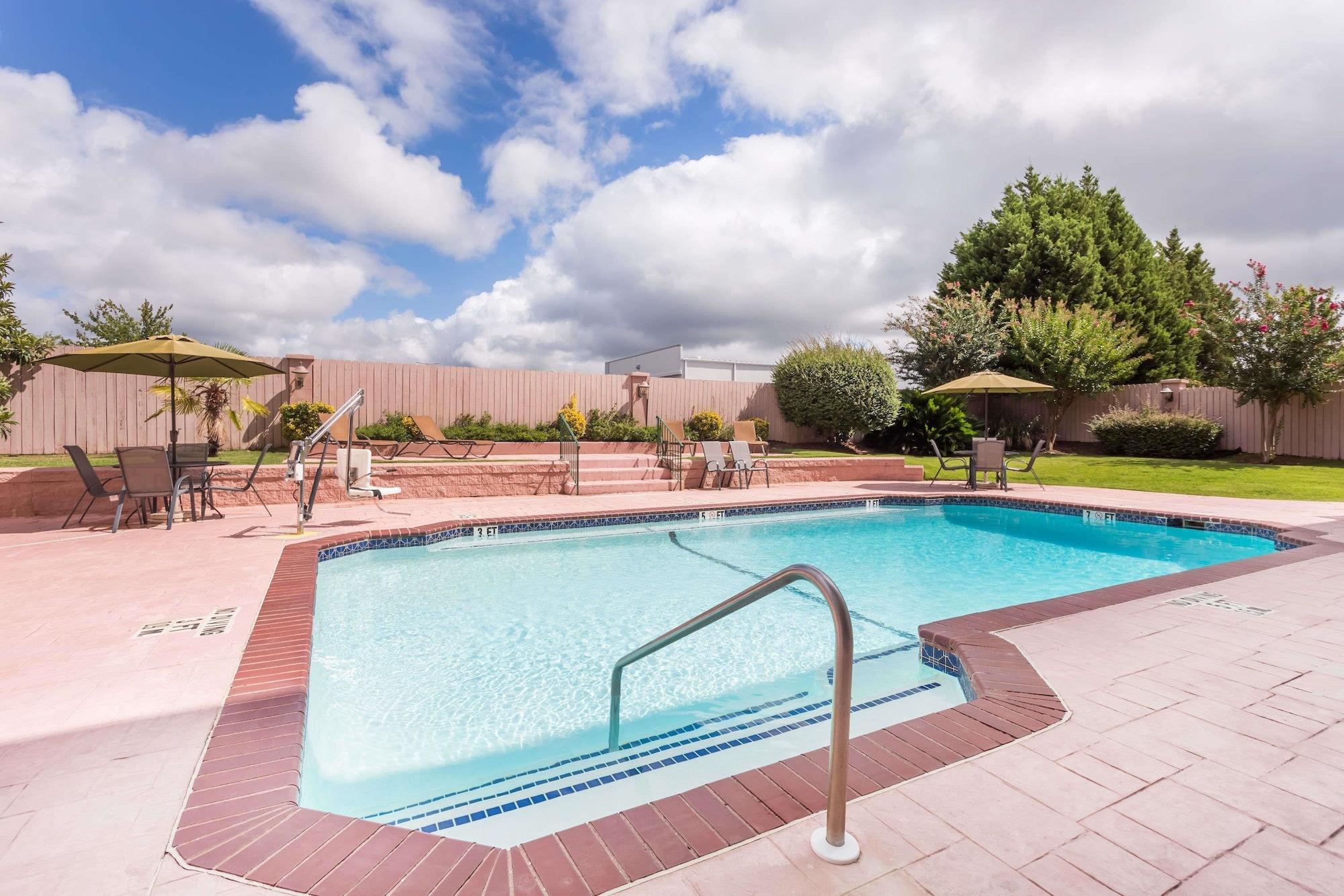 La Quinta By Wyndham Columbus North Hotel Екстериор снимка
